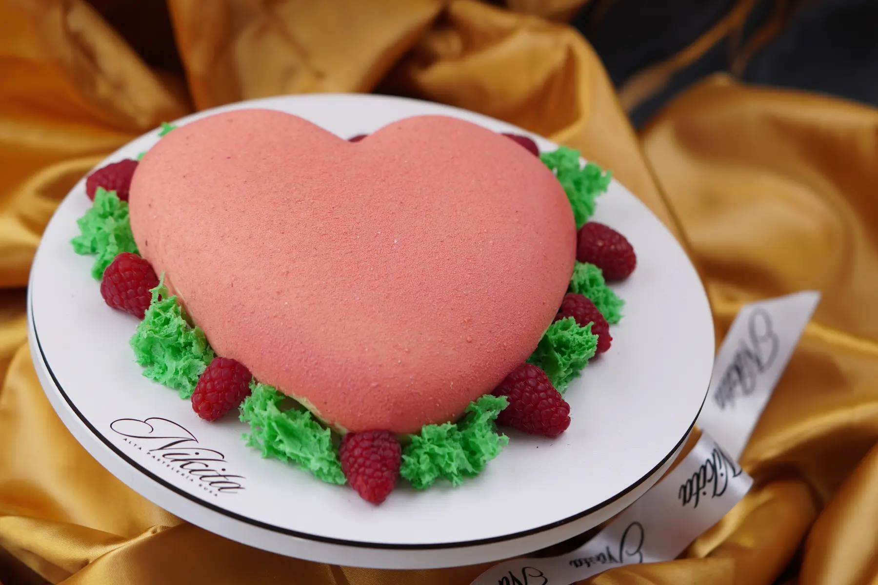 Pastel de Corazón con cinta