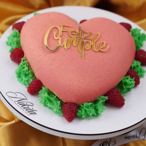 Pastel de Corazón con feliz cumpleaños