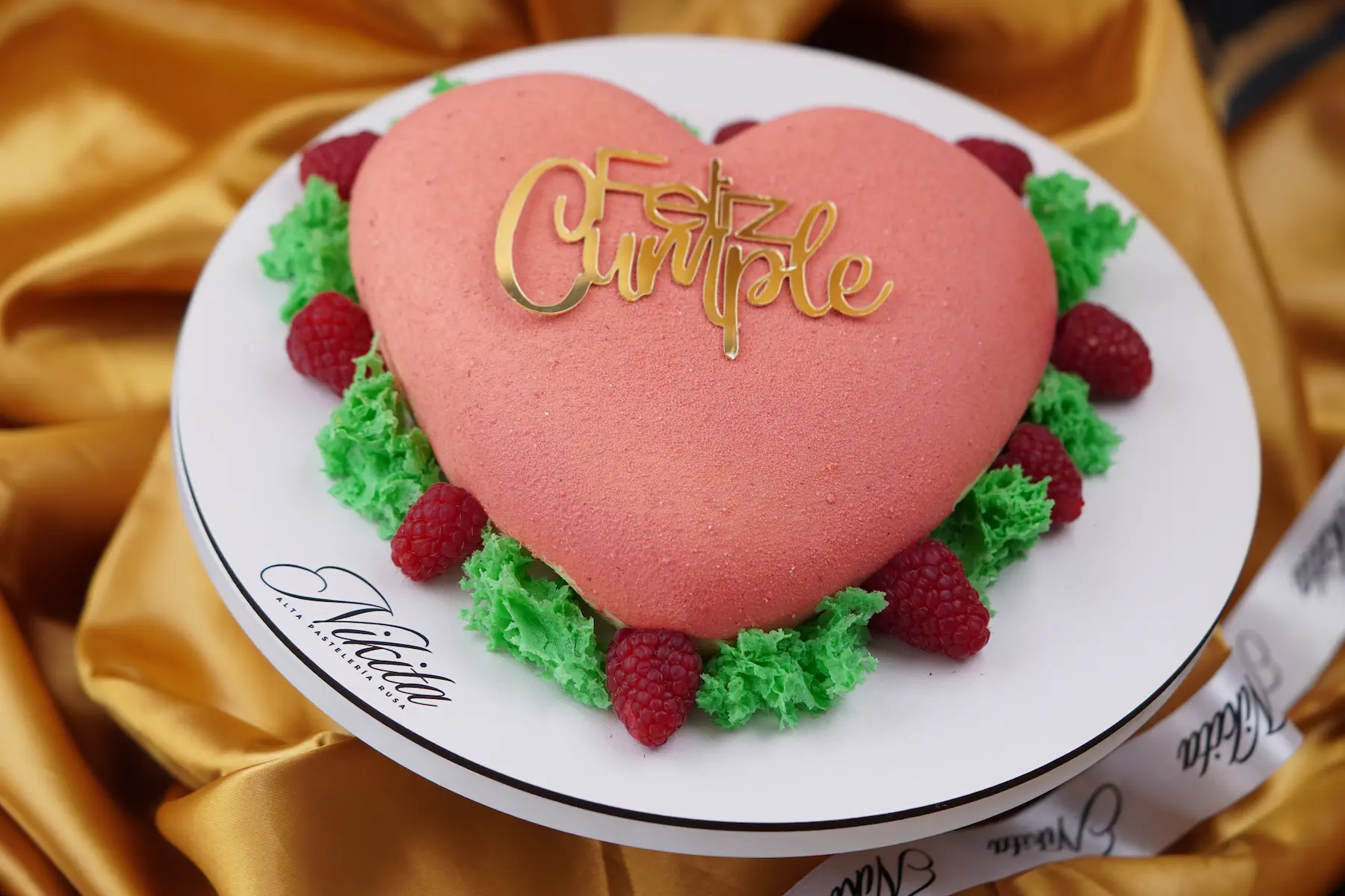 Pastel de Corazón con feliz cumpleaños