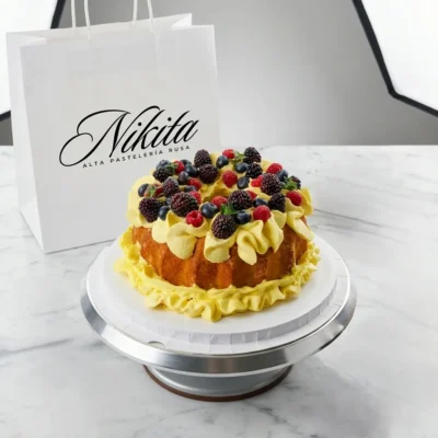 Pastel de naranja con logo Nikita